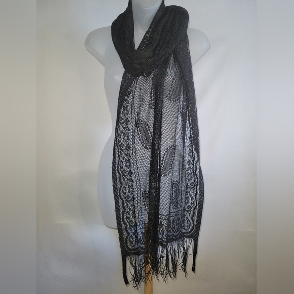 Black lace shawl runner tablecloth - Picture 5 of 7